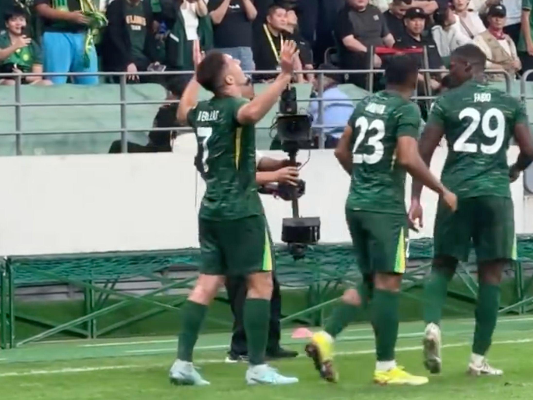 奔庆祝, 非常危险