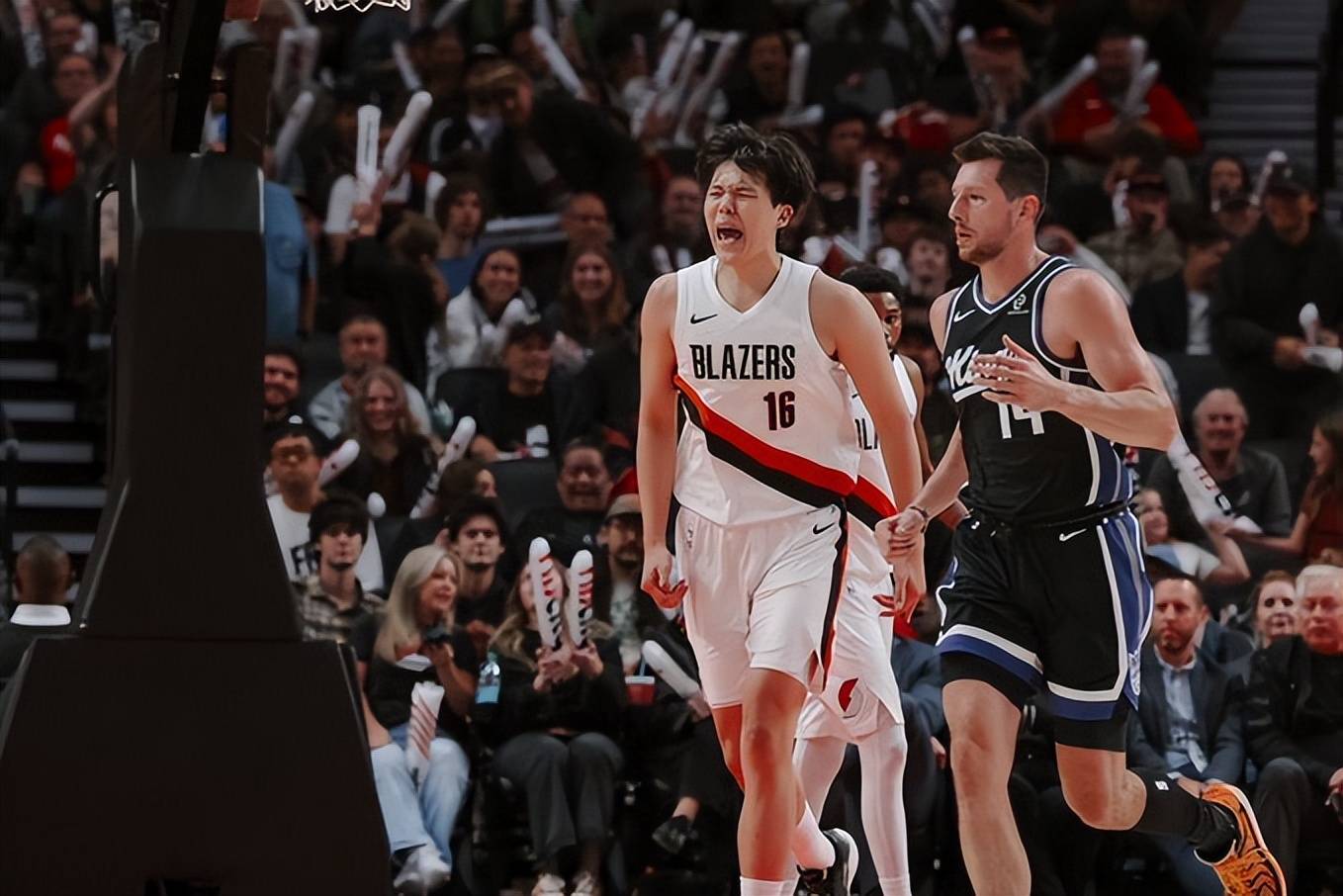 发挥个人特, 队一直拉锯, 开拓者以